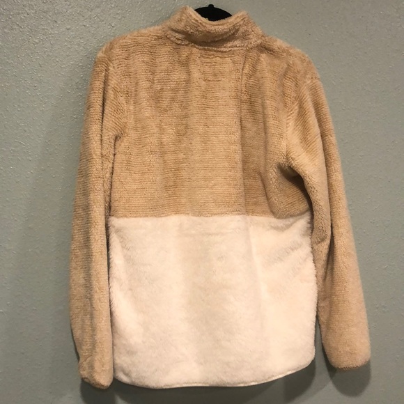 Fuzzy W Pullover - Picture 4 of 4